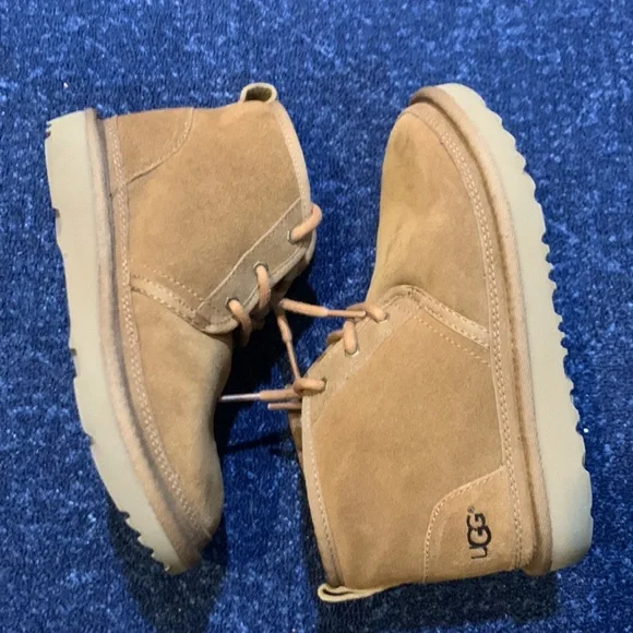 Kid’s UGG Boots size 2 Chestnut color - Picture 5 of 5